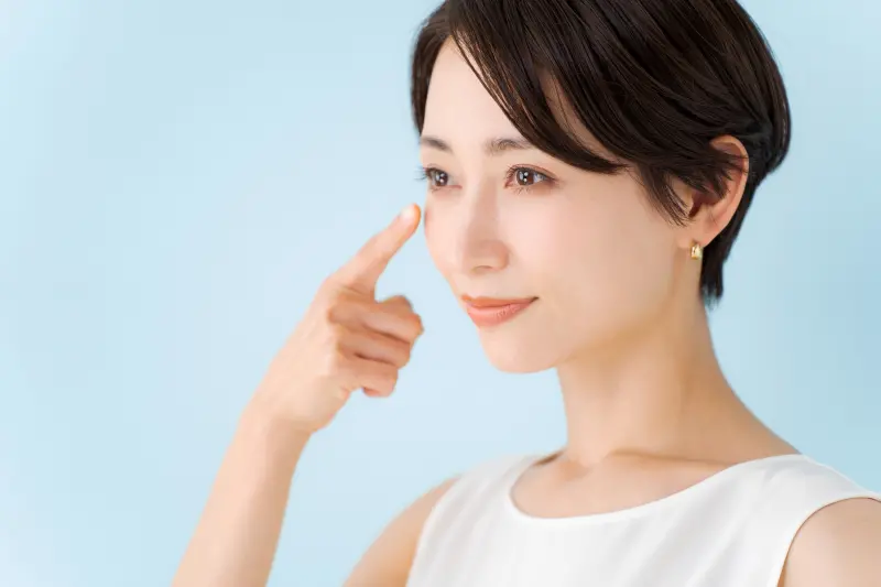 「低頭族」保險來了！意外險搭定期健康險　眼睛關節脊椎都有保