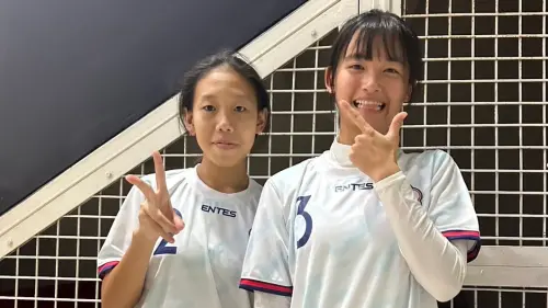▲高市楠梓高中2位選手王苹恩(右)、沈雯珈(左)代表中華隊出征五人制足球代表隊勇奪銅牌。（圖／高市府教育局提供）