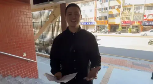 ▲閩南狼今赴台中市警局「自首」，遭警方拒絕。（圖／翻攝閩南狼Threads）