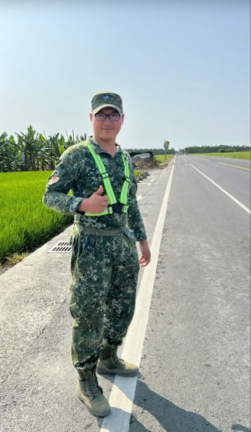 ▲鍾穎服兵役後，他主動簽下志願役，目前已服役三年多。（圖／高市少年隊提供）