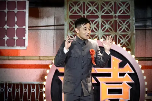 ▲讓觀眾不只是看戲還能邊看邊吃，共同沉浸在眷村喜宴氛圍中。（圖／屏東縣府提供）