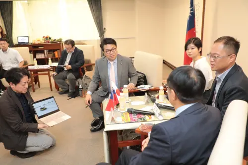 ▲黃偉哲及櫻井恒市長於會中就深入討論觀光、農產、教育等交流議題。（圖／南市府提供） 