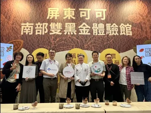 ▲展出以精品巧克力為主軸，凸顯品牌故事、友善種植與獨特發酵，並設置原料媒合區，讓業者可直接與小農洽談合作。（圖／屏東縣府提供）