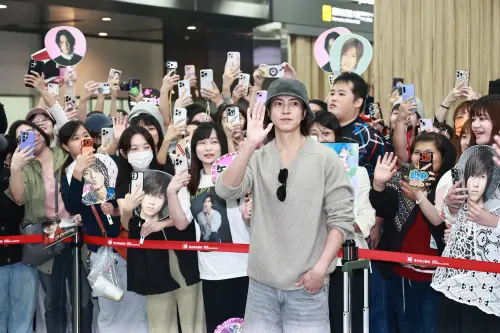 山下智久抵台！700名粉絲熱情、尖叫簇擁　差點上不了保母車
