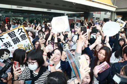 ▲山下智久來台舉辦見面會，粉絲熱情接機。（圖／記者葉政勳攝影）