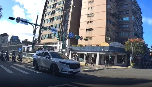 載愛妻趕看診慘了！北市男宿醉「壓到斑馬線被盤查」暖警幫叫小黃
