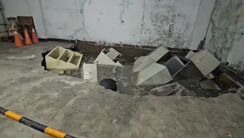 半年前才釀屋裂！基隆建案復工又害鄰宅見「天坑」　建商：會負責
