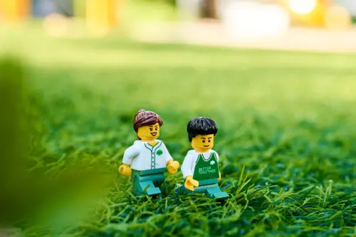 ▲「2026國泰金控健康走」即日起至2026年1月7日開放報名，前3000名報名者還可獲得限量「國泰健康走紀念積木人偶」，兼具趣味及收藏價值，為參與活動留下專屬紀念。（圖／國泰金控提供）