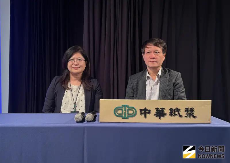 ▲華紙財會部協理侯思怡（左）與華紙總經理陳瑞和表（右）。（圖／記者李青縈攝）