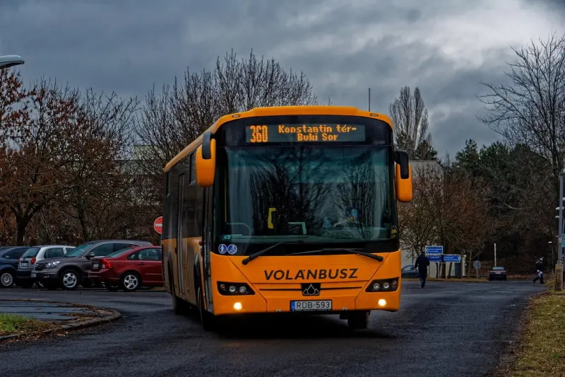 ▲加拿大一位男子趁著公車司機短暫下車休息時，跑上駕駛座把公車開走，但之後照樣沿著公車路線行駛，正常讓乘客上下車，讓警方也十分意外。（示意圖／翻攝自Pixabay）