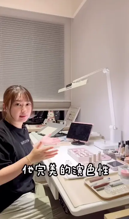 ▲喜光與知名美甲老師合作，推廣職人用眼健康光環境。（圖／品牌提供）