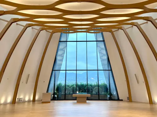 ▲「泉曦教堂」挑高10米。（圖／記者蕭涵云攝）