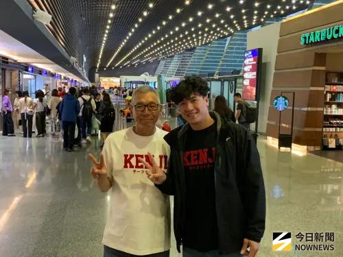 ▲樂天桃猿前總教練古久保健二（左）今日離台，林立（右）到場送機。（圖／記者陳柏翰攝,2025.11.15)