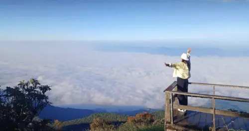 泰國周末迎來涼爽清晨與暴風雨襲擊　氣溫驟降海上掀起兩公尺巨浪
