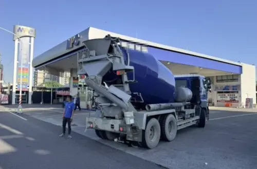 視線死角釀悲劇！水泥車進入加油站　高雄81歲老婦遭輾送醫不治
