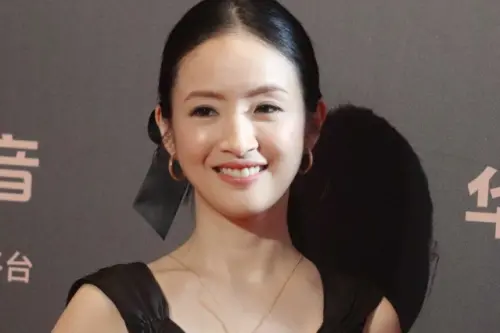 林依晨美肌濾鏡全關！穿深V禮服登金雞獎紅毯　43歲真實狀態曝光
