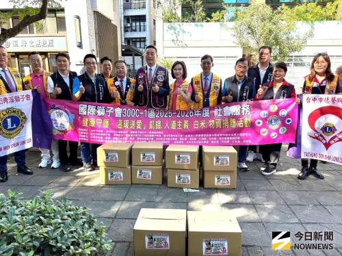 中市自強獅子會溫暖送愛 捐贈弱勢白米1500公斤及福箱
