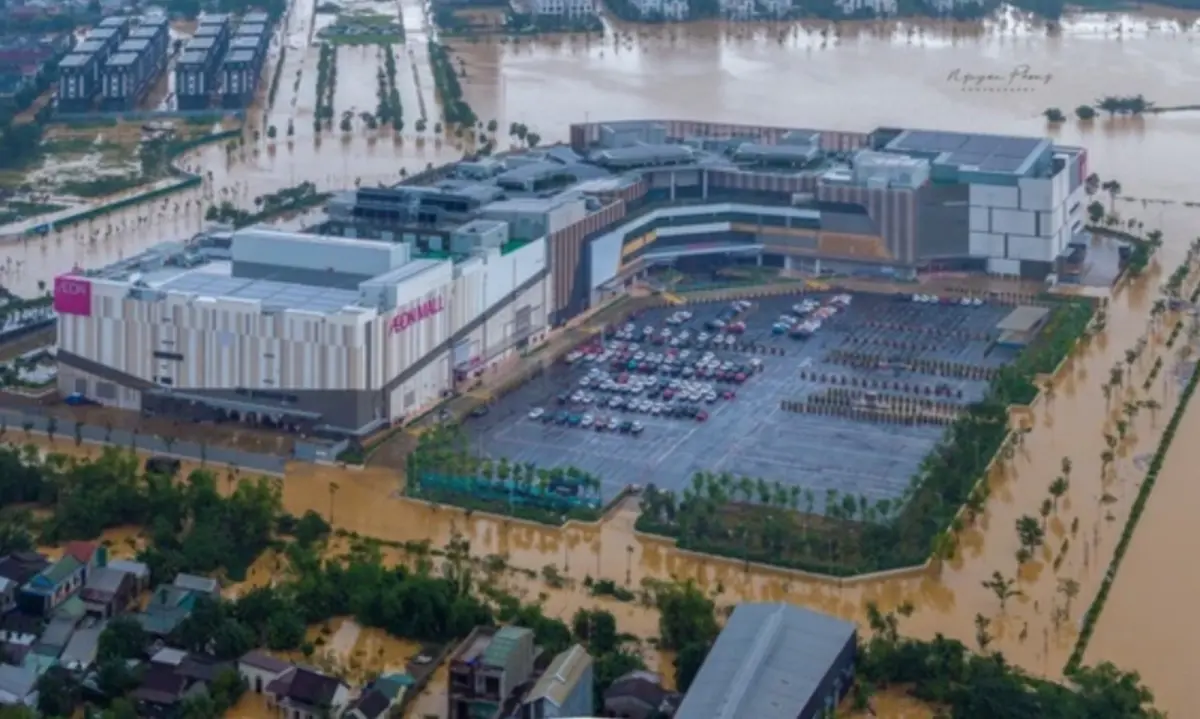 越南洪災沒被淹掉！順化「商場孤島」照片瘋傳 越媒揭：日本設計