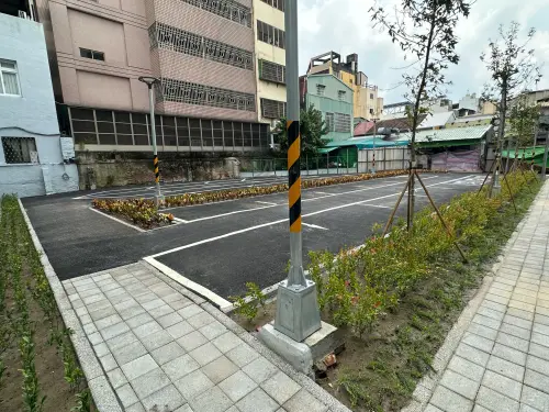 停車場不只是停車場　台中打造城市小綠洲
