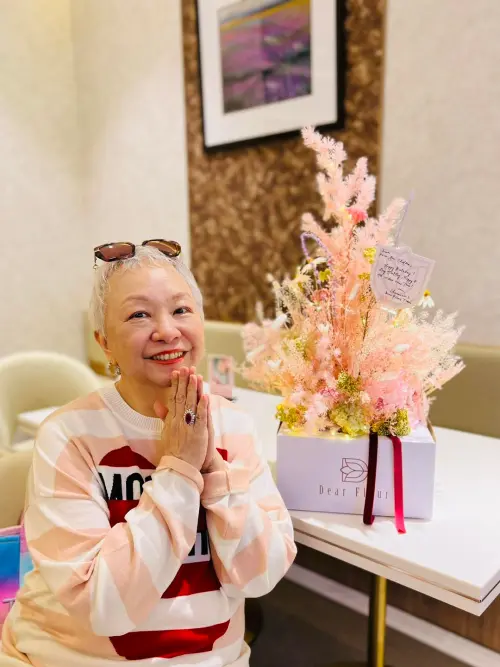 ▲陳秋霞（如圖）後來嫁入馬來西亞豪門，過著幸福的生活。（圖／翻攝自陳秋霞臉書）