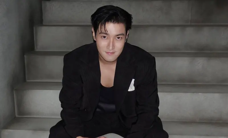 ▲SUPER JUNIOR昨（14）日在台北大巨蛋舉辦演唱會，成員也紛紛在台上向粉絲喊話，但沒想到始源一開口，現場氣氛秒變股東大會，讓粉絲都忍不住笑翻直呼：「好像公司辦尾牙」。（圖／슈퍼주니어(Super Junior)FB）