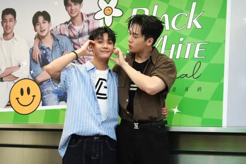 ▲葛兆恩、紀成澔一起主演直式BL劇《黑白原來是真的》，描述甜蜜又酸楚的戀情。（圖／記者嚴俊強攝影）