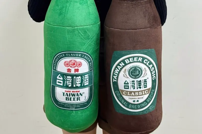 週末微醺快衝！台啤「超巨大抱枕」+99元帶回家　賣場啤酒折10元