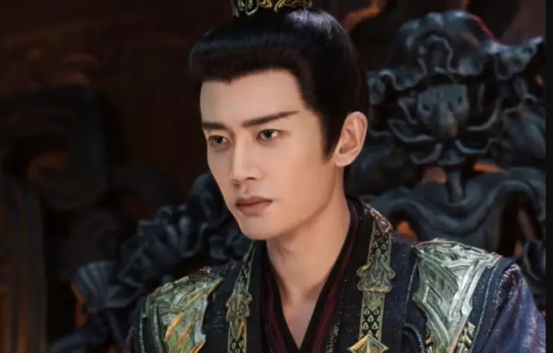 ▲《鳳凰台上》片酬曝光，網上傳出男主任嘉倫（如圖）為了圓滿離開前東家，因此「零元出演」還帶新人出鏡，女主彭小苒費用則是飆破1300萬奪冠，引爆全網討論。（圖／翻攝自微博 《鳳凰台上》）