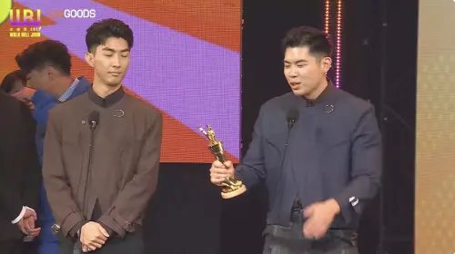 走鐘獎／合作賀瓏奪「有夠烙賽獎」！嘟嘟人致詞、博恩台下翻白眼
