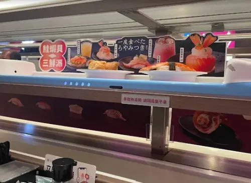 ▲点爭鮮沒有迴轉台，品項也跟其他家都不同，送餐是用新幹線列車到桌邊，是不少老饕認為爭鮮壽司品牌最好吃的一間。（圖/Google評價）