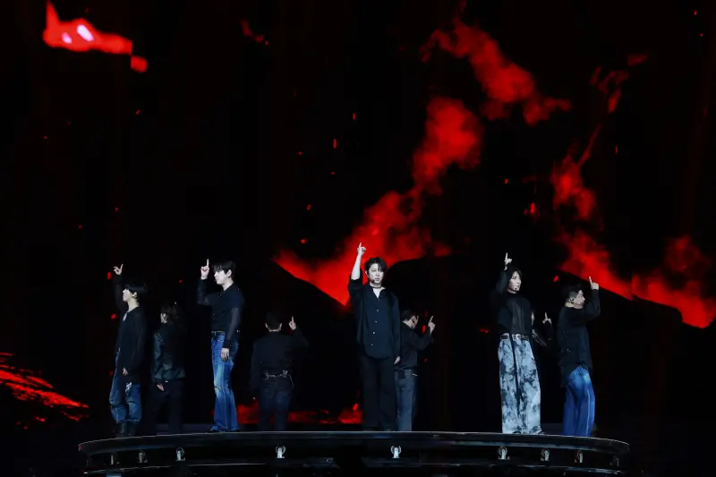 SJ大巨蛋演唱會最狂漏網鏡頭！粉絲大遷徙「同步往外逃去上廁所」