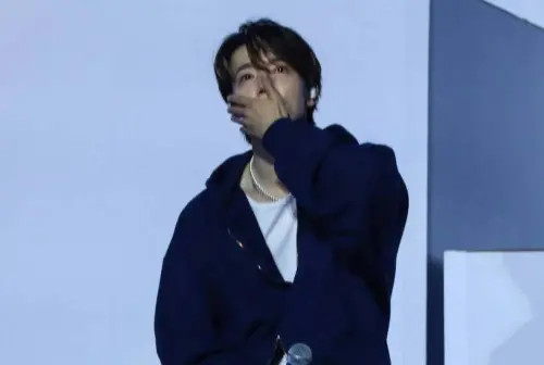 ▲SJ大巨蛋演唱會上收到粉絲無人機的應援禮物後，東海許願下次要看水舞秀，沒想到高雄市長陳其邁答應了，讓東海超驚喜。（圖／讀者提供）