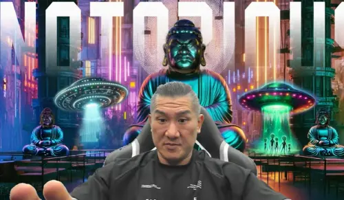 ▲館長開直播否認性騷與不當行為指控，稱錄音遭斷章取義、動機不單純，並強調已交律師處理。直播途中一度哽咽整理情緒，自嘲陽痿，表示妻子還反過來安慰他要堅強。（圖／翻攝畫面）