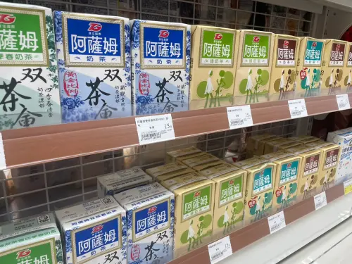 ▲薩姆奶茶的口味其實超級多，上圖的這些已經算是基本款，你喝過幾種呢？（圖/記者陳雅雲攝）