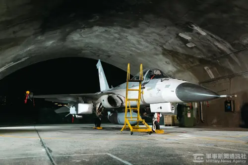 A jet fighter of ROC Air Force in a bunker. (MND)