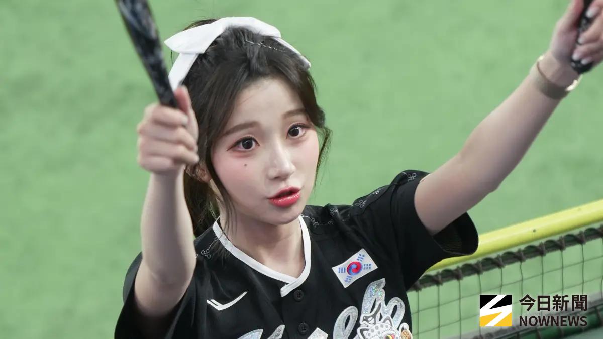 ▲韓國啦啦隊4大女神李珠珢（如圖）、車榮玹、崔洪邏、姜秀京組成「國家級應援團」，於東京巨蛋為韓日交流賽助陣，從傳奇隊長到新生代代表，韓國啦啦隊以顏值、專業與文化力成為比賽之外的最強亮點。（圖／記者張一笙攝）