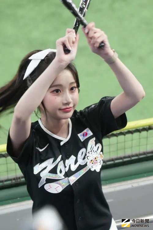 ▲台灣球迷熟悉的李珠珢，不論在台灣、韓國，甚至此次前往東京巨蛋，也吸引大批日本球迷購票進場一睹她的風采。（圖／記者張一笙攝）