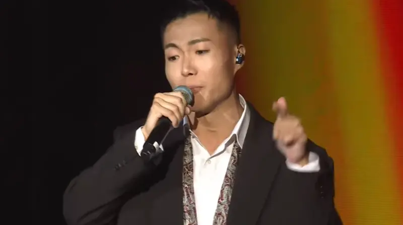 走鐘獎／黃大謙掀全場高潮！高唱「我不用人民幣」狂吸102萬觀看