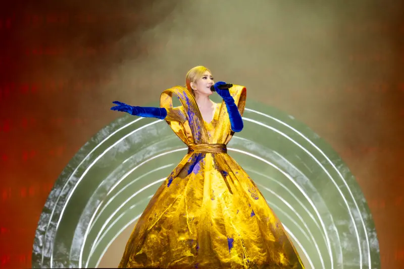 ▲梁靜茹全新世界巡演「Bset，茹果我不唱情歌」昨天在上海虹口足球場開唱，兩場演唱會預計將吸引5萬名粉絲朝聖，她昨天也在3小時內唱了35首經典作品，陪粉絲回憶青春。（圖／超級圓頂提供）