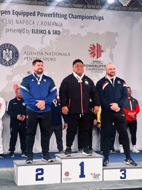 ▲在昨日的賽事中，楊森在臥舉項目3次試舉皆挑戰成功，以340公斤的成績，擊敗烏克蘭選手Bychkov Oleksiy，為我國再添1金。（圖／運動部提供）