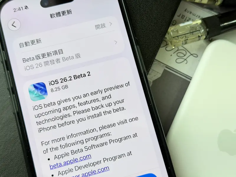 ▲蘋果iOS 26.2正式版上線，整理十大新功能一次看。（圖／記者周淑萍攝）