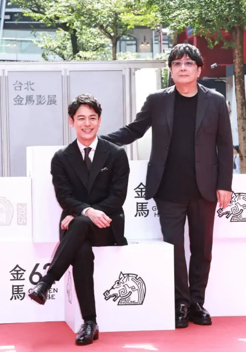 ▲妻夫木聰（左）與大友啟史（右）一起來台出席《寶島》的金馬影展活動。（圖／記者吳翊緁攝）