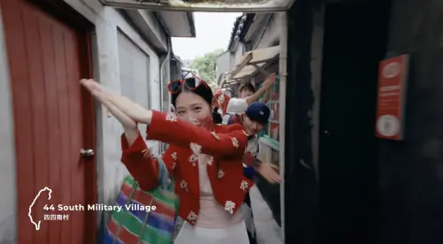 ▲金針菇的MV中融合許多台灣元素。（圖／韓勾ㄟ金針菇 찐쩐꾸 YT）