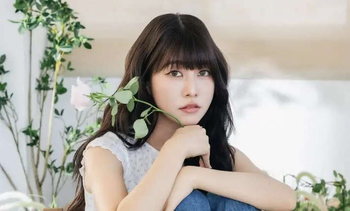 ▲阿部瑪利亞日前在YT發影片，揭密4大日本潛規則，其中包含在餐廳共食不禮貌，以及開胃菜上了就不能離開換店，讓粉絲驚訝表示：「超常犯錯」。（圖／翻攝自IG _abedesu）