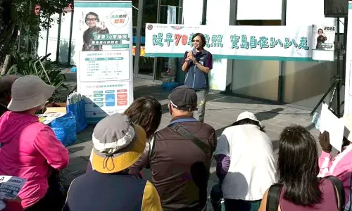 ▲高雄區監理所所長馮靜滿進行高齡換照新制宣導。(圖／高雄區監理所提供)