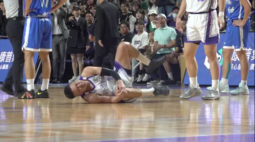 影／曾柏喻抱膝痛苦倒地！賽後親曝最新傷情　高國豪也覺得難過
