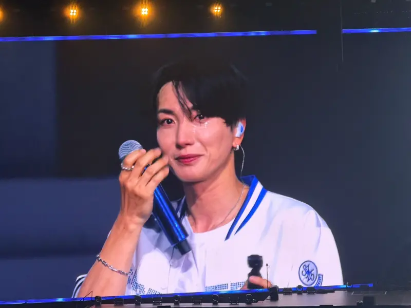 ▲SJ粉絲在大巨蛋送上無人機表演，讓利特（如圖）、銀赫感動爆哭。（圖／讀者提供）