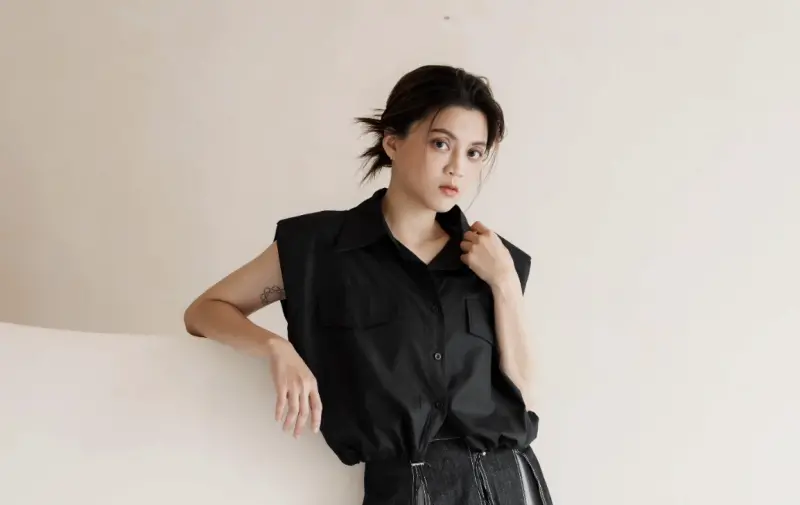 ▲胡瓜子弟兵葉欣眉（如圖）近期發文分享，她已不見父親30年，最近突然得知爸爸已離世10年，令她百感交集，但她並不怪父親的缺席。（圖／翻攝自葉欣眉臉書）