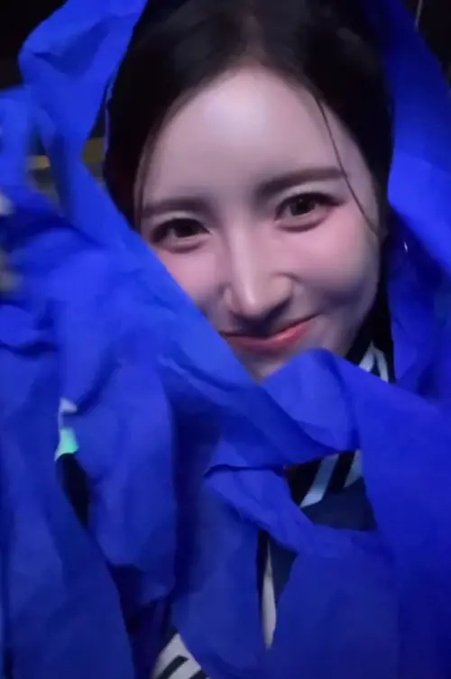 ▲南珉貞朝聖SUPER JUNIOR演唱會！拋寶藍色彩帶：先提前來練習（圖／南珉貞IG@minjeong_w_）