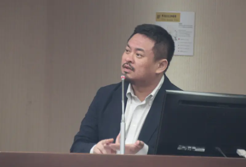 ▲勞動部長洪申翰表示，政府撥補已是政府現有方向，但認為每年1000億元以上直接入法恐有疑慮，但勞動部希望爭取更高。（圖／記者鍾泓良攝影）